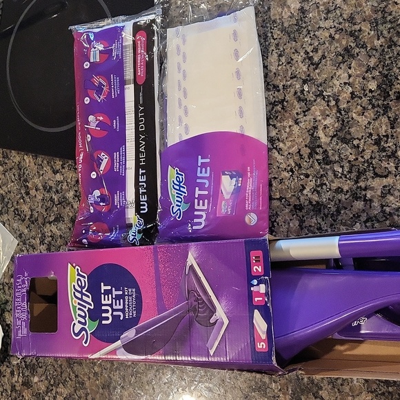 Swifter Wet Jet Mopping Kit new w/ battery operated mop, pads, solution , batter - Picture 5 of 7